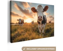 Canvas Schilderij 90x60 cm - Koe - Weiland - Dieren portret - Natuur - Koeien - Wanddecoratie woonkamer - Kamer decoratie - Slaapkamer accessoires - Wanddoek binnen - Schilderijen