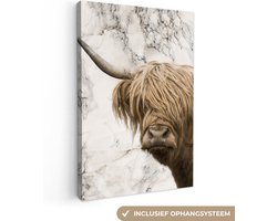 Canvas Schilderij Schotse hooglander - Koe - Marmer - 60x90 cm - Wanddecoratie