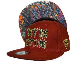 Capiche® Snapback Pet – Ze Komen Eraan – Rood Roest Fleece – Verstelbaar met Druksluiting – Pet Mannen – They're Coming