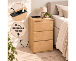 Casamoda Extra Hoog Nachtkastje voor Boxspring - H70 x B40 x D35 cm - 3 Lades - Stopcontact met 1x USB-C en 1x USB-A - Draagkracht 45 kg - Moderne Bijzettafel - Gouden eiken