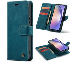 Casemania Hoesje Geschikt voor Samsung Galaxy A56 - 2 in 1 Magnetische Book Case met Uitneembare Backcover - Book Case Hoes - Wallet Case - Portemonnee Hoes met Pasjeshouder - Telefoonhoesje - Emerald Green