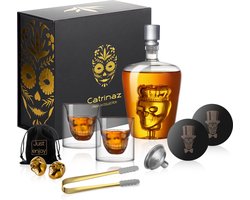 Catrinaz® Whiskey karaf - Tequila karaf - Skull - Luxe Whisky karaf set - 1 L - Incl. 2 gouden skull whiskey stenen - 2 whiskey glazen - 2 onderleggers - Uniek geschenk - Gift box