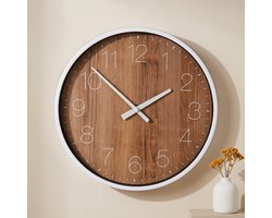 Cheqo® Wandklok Analoog met Houtlook - Stille Wandklok zonder Tikgeluid - Muurklok - Keukenklok voor Woonkamer, Keuken, Slaapkamer en Kantoor - Ronde Klok - Decoratieve Klok voor aan de Wand - Stil Quartz Uurwerk - Houten Stijl - Bruin