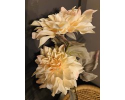 Chrysanten | Lichtgeel | Geel | Butteryellow | Chrysant | Decoratieve tak | Kunstbloem |Trendy | Woonaccessoires | Woonaccessoire | Boeket | Bloemen | Lente | Pasen | Woon | Wonen | Woninginrichting | Trendy | Trending | Accessoire | Woondecoratie