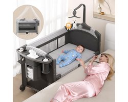 Co-Sleeper Premium Luxe 4-in-1 Slaapoplossing en Maximale Veiligheid – Campingbedje Babybedje Opvouwbaar Met Wielen en Hoogte Verstelbaar – Naadloze Bed-Aansluiting Met Verschoonstation en Speelboog | Incl. Muggennet en Reistas