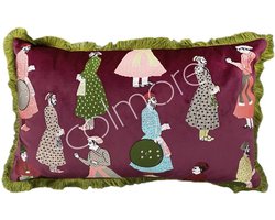 Colmore by Diga Luxe kussen met mannen print in jurken 60 x 35 cm