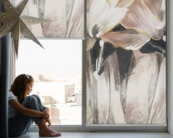 Coloray Rolgordijn Lichtfilterend - Geschilderde Bloemen Semi-Transparant Rolgordijn - 90x140 cm - Roze Zonwerend Rolgordijn - Planten Rolgordijn Wandmontage - Rolgordijn Kantoor