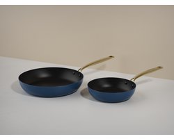 COMBEKK Element Expert koekenpannenset - 20&28cm - Blauw - PFAS vrije keramische antiaanbaklaag - Gemaakt van 100% gerecycled aluminium - Inductiegeschikt