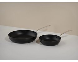 COMBEKK Element Expert koekenpannenset - 20&28cm - Zwart - PFAS vrije keramische antiaanbaklaag - Gemaakt van 100% gerecycled aluminium - Inductiegeschikt