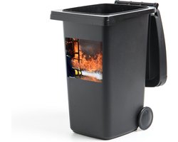 Container sticker Brandweer schiet schuim op vuur - 40x40 cm - Kliko sticker