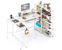COSTWAY Bureau L-vorm met laadstation en boekenkast, hoekbureau met monitorstandaard, haak en toetsenbordplank, computertafel met metalen frame, werktafel voor thuis en kantoor (wit)