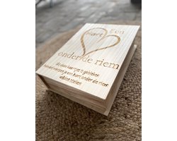 Creaties van Hier - Houten kist Boekvorm - Gepersonaliseerd Cadeau - 35,5x25,5x9,7 cm - Hout