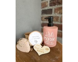 Creaties van hier - moederdag - zeeppompje moeder met zeep in doosje met houten hartje - glas - moederdag cadeautje