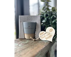 Creaties van Hier - Mok met houten hartje - Beker - Koffieleut - Keramiek - Ceramics - 9 x 8 cm