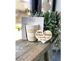 Creaties van Hier - Mok met houten hartje - Beker - Moeder - Keramiek - 9 x 8 cm - moederdag cadeautje