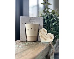 Creaties van Hier - Mok met houten hartje - Beker - Theeleut - Keramiek - Ceramics - 9 x 8 cm