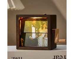 Custom Photo Flipbook – 8 Foto's – Gepersonaliseerd Houten Fotoboek met Licht – Handmatige Animatiebox – Cadeau Huwelijk | Verjaardag | Jubileum