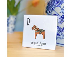 Dalapaard / Dalahäst - ABC tegeltje Zweden-Sverige - Keramiek met Handgetekende Illustratie - Wanddecoratie - Woondecoratie - Relatiegeschenk - Souvenir - 10,8 x 10,8 cm