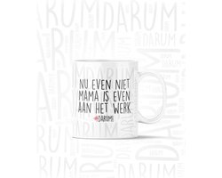 #DARUM! Mok - Mama is even aan het werk - Mok met grappige tekst - Quote