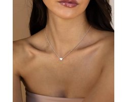 Dear Lune - Hartje Ketting - Zilver Kleur - Plat-vormig - Minimalistisch Ontwerp - Sieraad voor Haar - Liefde & Valentijnsdag Gift