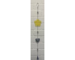 Deco hanger "Bloem" met metalen ketting - glas + metaal - bloem & hart+bloem - Zilveren ketting + gele bloem - lengte 76 cm - Woondecoratie - Woonaccessoires