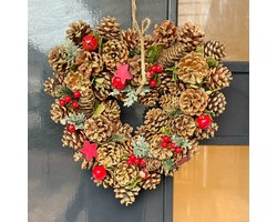 Decoratie Krans Hart | Rood / Bruin / Groen | Dennenappels ø 35 cm.