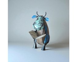 Decoratief beeld Koe met boek van hout en blik – 13x7,5x18 cm - Origineel cadeau voor boekenliefhebber - grappige woonaccessoire