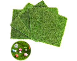 Decoratief kunstgras gazon - Miniatuur mos - Realistisch - Groen - Microlandschap decoratie - Miniatuur tuin accessoire - Geschikt voor binnen en buiten - Natuurgetrouwe uitstraling - Kunstgras tapijt - 15 x 15 cm.