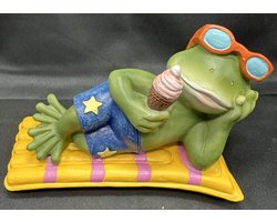 Decoratief polyresin beeld '' Tropische kikker op luchtbed "- meerkleurig - hoogte 9 x 16 x 6 cm - Woonaccessoires - Decoratieve beelden