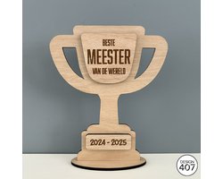 Design407 - Trofee Beste Meester / 2024-2025 - 18 x 15 cm - Beker - Kampioen - Hout - Houten Decoratie - Einde schooljaar - Cadeau voor Haar - Bedankt meester - Gift - Cadeautje