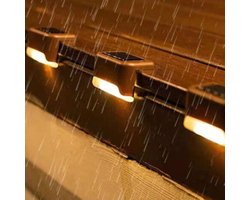 Deze set van 4 waterdichte LED-buitenlampen op zonne-energie is geschikt voor terrasverlichting, schuttingen en trapleuningen. Energiezuinig en duurzaam, een ideale keuzegeschikt voor woningen, tuinen en opritten.