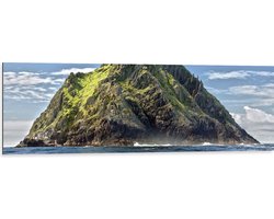 Dibond - Grote Berg in het Water - 120x40 cm Foto op Aluminium (Wanddecoratie van metaal)