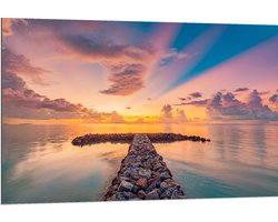 Dibond - Kleurrijke Zonsondergang bij het Water met Stenen - 120x80 cm Foto op Aluminium (Wanddecoratie van metaal)
