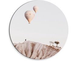 Dibond Muurcirkel - Beige en Bruine Luchtballonnen boven Rotslandschap - 50x50 cm Foto op Aluminium Muurcirkel (met ophangsysteem)