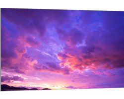 Dibond - Paars met Blauwe Lucht vol Wolken - 120x80 cm Foto op Aluminium (Wanddecoratie van metaal)
