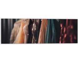 Dibond - Rek Vol Verschillende Kleuren Gala Jurken - 60x20 cm Foto op Aluminium (Met Ophangsysteem)