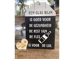 Dienblad inclusief houten hartje veel liefs / label 30x19cm / met de tekst;  een glas wijn / black wash / vriendin / vriendschap / cadeau / verjaardag