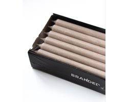 Dinerkaarsen 2,1 x 19,5 cm - 18 kaarsen - Taupe - Branded By - druipen en walmen niet - 6 branduren