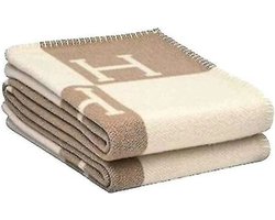 Dit bankkleed van 130 x 180 cm, gemaakt van natuurlijke materialen, is een ideaal cadeau.