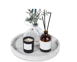 Dit grote siliconen make-upblad van 27 cm heeft een marmeren look. Er kunnen zeepdispensers en toiletpotten in worden bewaard, maar het kan ook worden gebruikt als decoratieve container voor parfum, sieraden en meer.