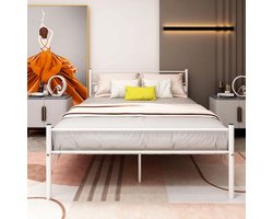 Double Metal Bed Frame 4ft6 met Hoofdbord - Stevig Metalen Platform Bed - Geen Boxspring Vereist - Geschikt voor 135 x 190 cm Matras - Onderbed Opbergruimte - Eenvoudige Montage