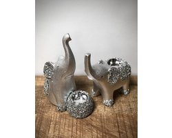Duo Olifanten theelichthouders 24 cm hoog - porselein - keramisch - interieur - beeld - figuur - voor binnen - interieurdecoratie - decoratiefiguur - modern & klassiek - geschenk - cadeau - gift - verjaardag Valentijn - Kerst - Nieuwjaar