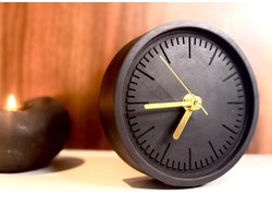 ECHO - Concrete table clock - zwart - round shape - handmade - golden hands - minimalist