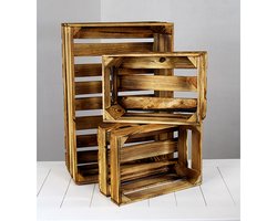Een bijzonder mooie 3-delige houten kisten set in 2 maten. Deze set bestaat uit één grote ruime kist en twee iets kleinere die precies naast elkaar passen in de grote kist. Maten: 60x40x20 en 37x26x15cm. Voor uzelf of Bestel Een Kado