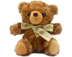 Een schattig fluffy beertje (19x15cm) met de tekst love you in de strik. Leuk voor bijvoorbeeld een slaapkamer, kinderkamer, woonkamer. Met een handig ophanglusje en zuignapje. Een lief beertje om voor jezelf te kopen of om cadeau te geven.