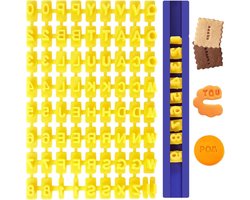 Een set letterstempels - voor klei - bevat 73 letters - kan gebruikt worden om koekjes, brieven, zelfgemaakte kleitaarten, gebak en andere boodschappen mee te maken.