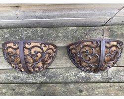 Een set plantenbakken / manden voor aan de muur, mooie wanddecoratie