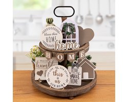 Een set van 12 decoratieve houten dienbladen in landelijke stijl.