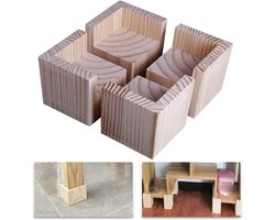 Een set van 4 houten meubelverhogers, waaronder verhogers voor bureaubedden, waarmee de poten van bureaus en bedden omhoog gebracht kunnen worden.