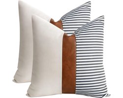 Een set van twee gestreepte patchwork kussenhoezen van 45 x 45 cm. Geschikt voor bedden, slaapkamers en banken.